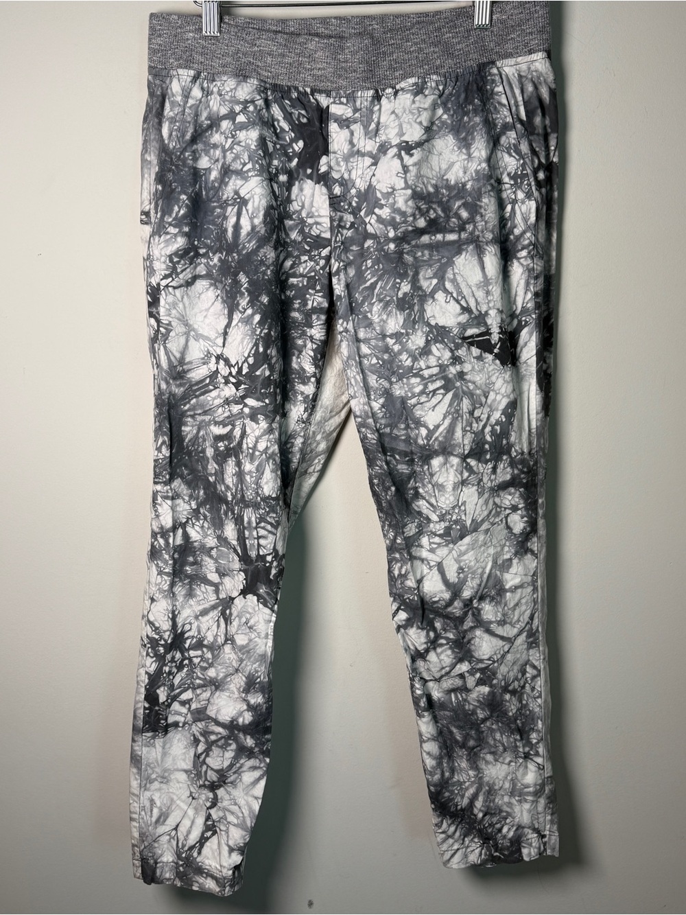 cabi Grey White Shibori Tie Dye Cropped Jogger Pants Athleisure Size M